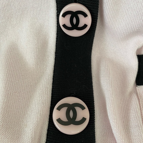 Authentic Chanel pink CC logo buttons cardigan sweater 40 - Picture 9 of 9